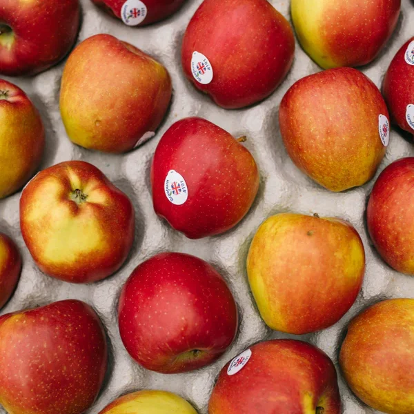 Braeburn Apples (English)