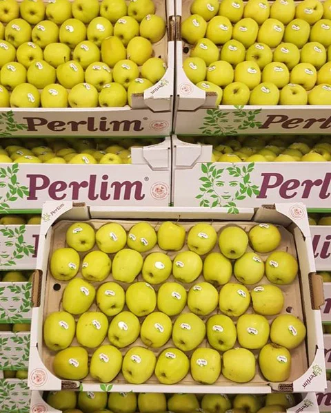 Golden delicious Apples